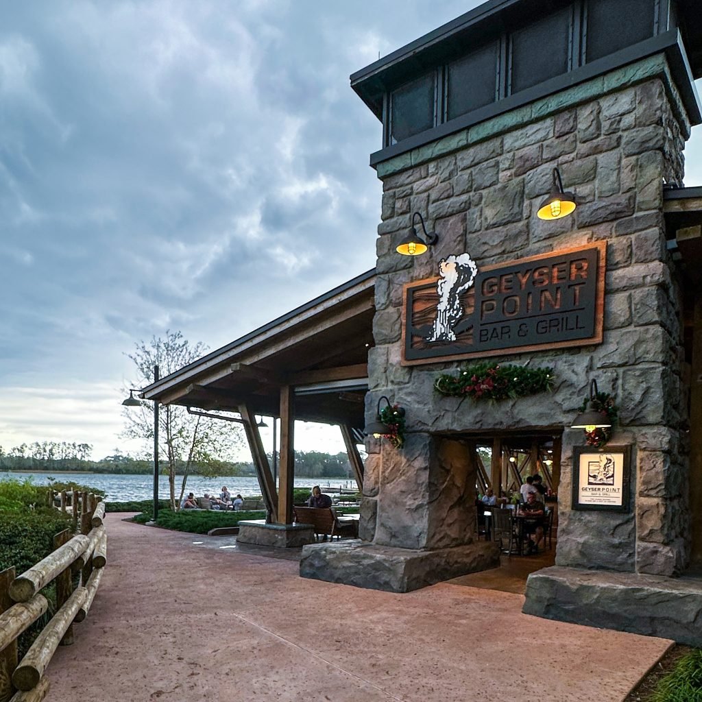 Wilderness Lodge Restaurant Geyser Point Bar & Grill