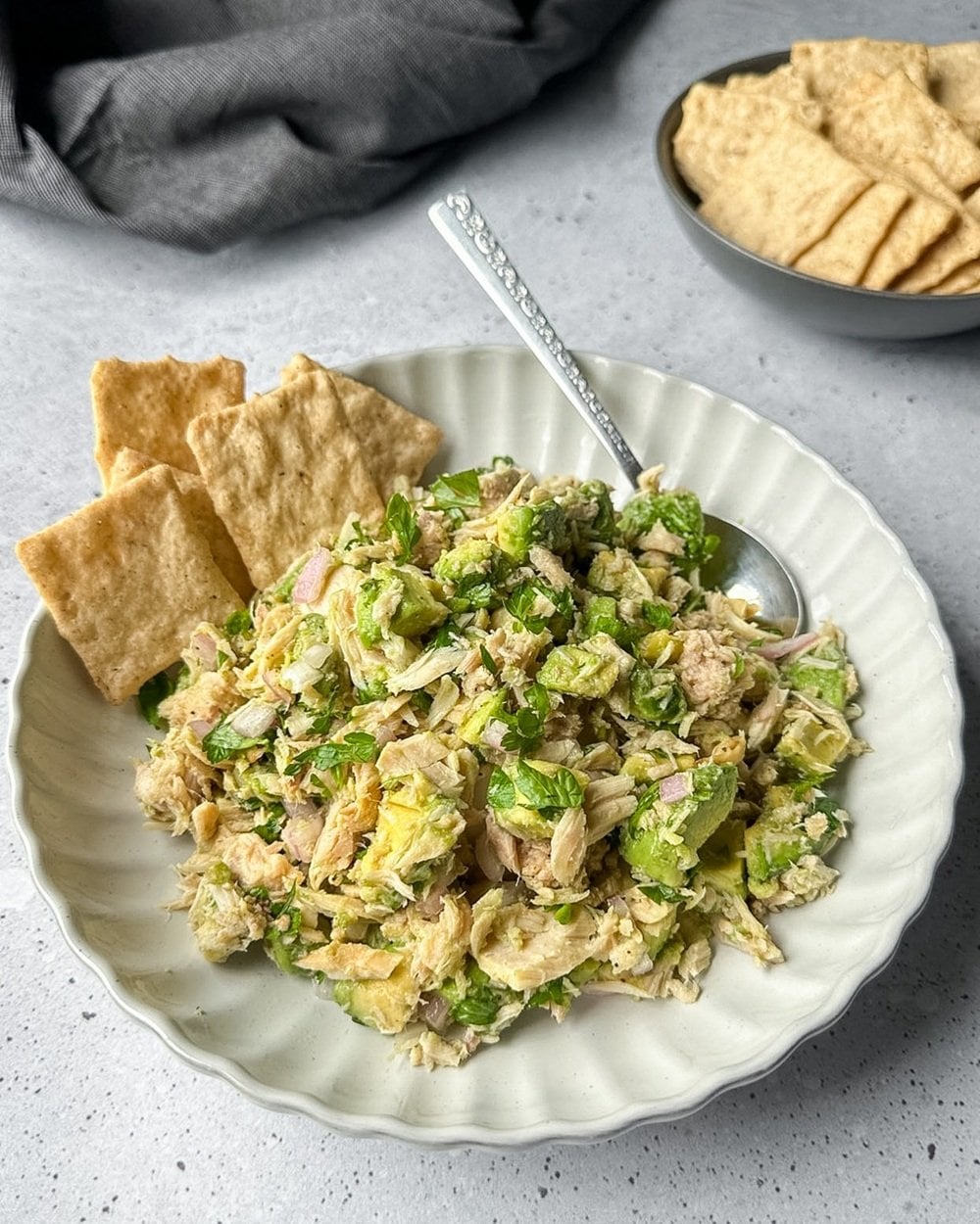 Avocado Tuna Salad With Crackers