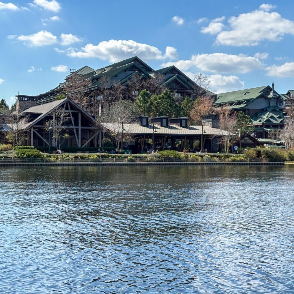 Geyser Point Pool Bar at Wilderness Lodge